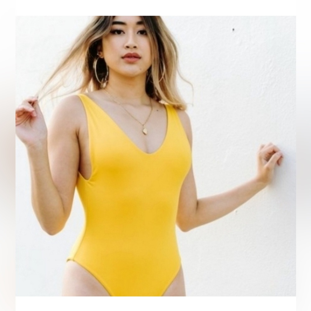 Londre The Minimalist full-piece swimsuit in yellow